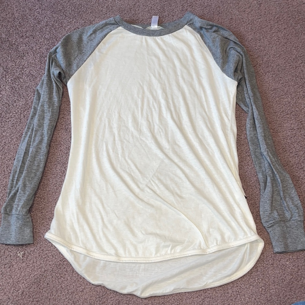 NEW!! Pennant king sleeve shirt  size small